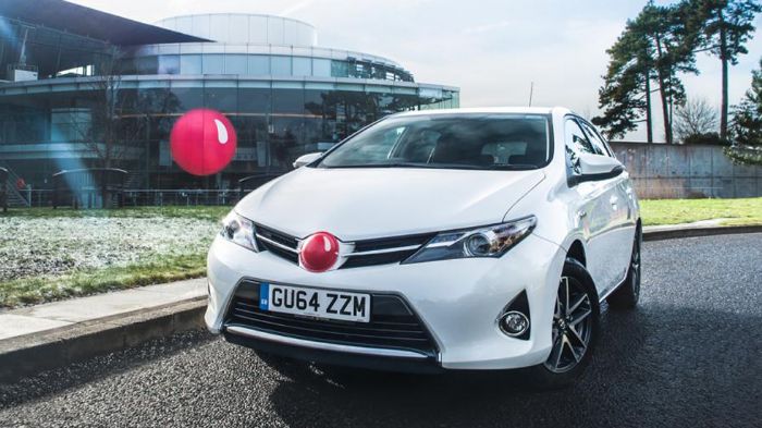 Tο νέο RND concept είναι το Auris, που φέρει κόκκινη μύτη και «προσκαλεί» τους πολίτες της Βρετανίας να αγοράσουν μια, προκειμένου να ενισχύσουν φιλαν